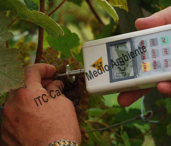 Quiénes somos 1 Material de trabajo ITC Calidad y Medio Ambiente a través de fitofortificantes.net: Instrumental científico de uso común en cultivos. Penetrómetro portatil de fruta.